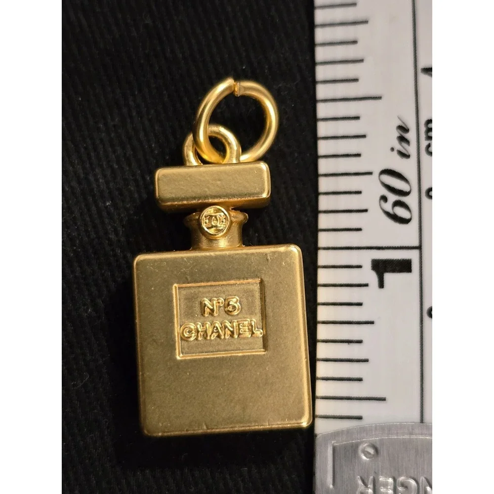 CHANEL necklace pendant